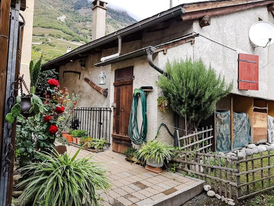 Fully, Valais Chalet accueillant avec cheminée Villa Exterior foto